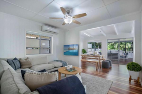 Sunset Haven 4-Bd Retreat Milton, Steps to Suncorp, Brisbane
